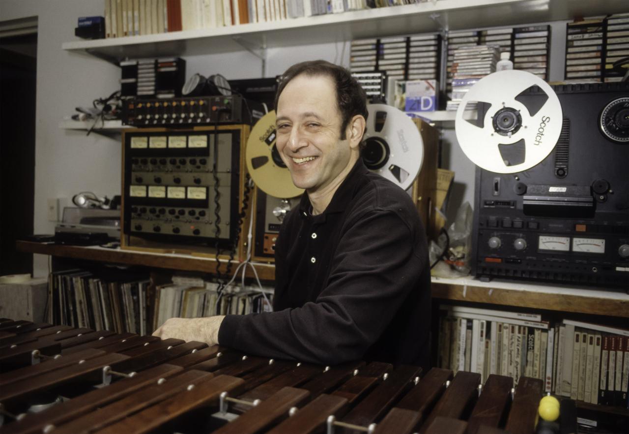 Phong cách Minimalism (tối giản) là gì? Kỷ nguyên Less is more 2 Portrait Of Steve Reich